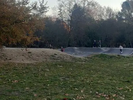 Pump track