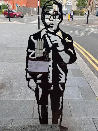 Ronnie Corbett - Steel Statue