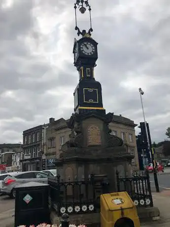 Heckmondwike Fountain Clock