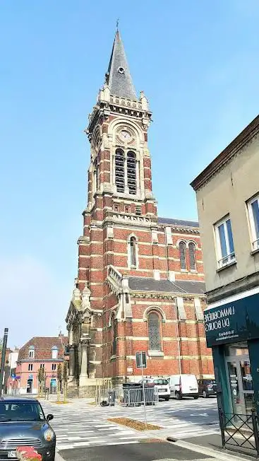 Saint Callista Catholic Church at Lambersart, Parish of the Holy Trinity