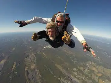 Au-dessus des Poconos Skydivers