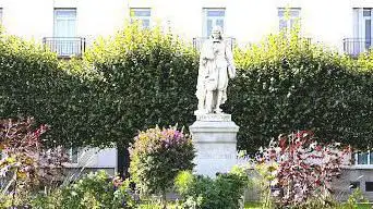 Statue of Descartes