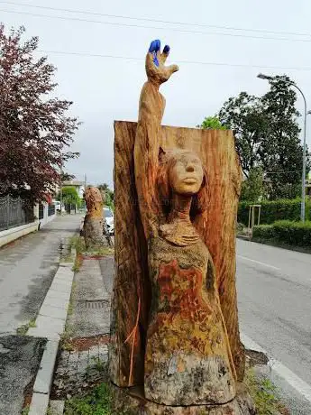 Sculture alberi tagliati