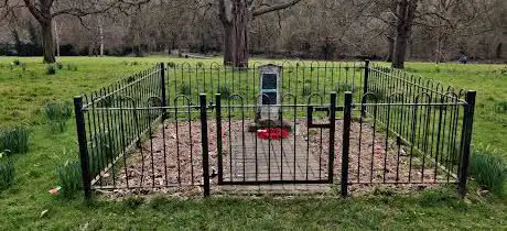 Scouts Memorial - Ealing & Hanwell