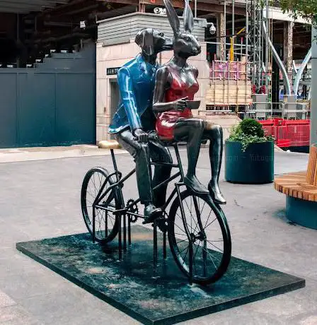 Tandem Lovers by Gillie & Marc - Public Art at Canary Wharf