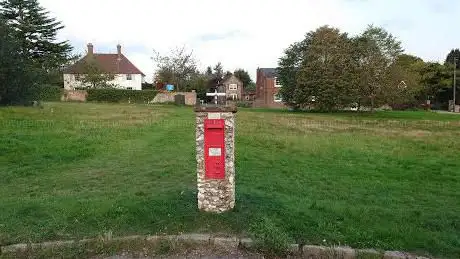 Post box - Royal Mail (Sarratt Green - preserved)