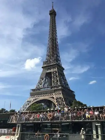 Esplanade des Ouvriers de la Tour Eiffel