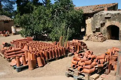 Terrisseria Cortiella. Elaboració  demostració i venda de peces artesanes.