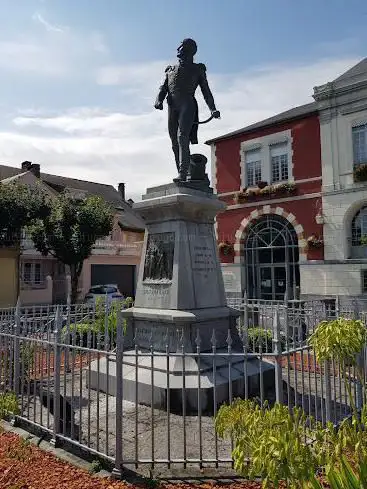 Statue du général Joseph Barbanègre Ã  Pontacq