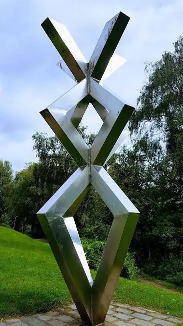 Silver Jubilee Sculpture