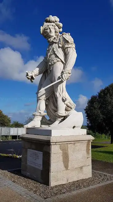 Statue de l'amiral Tourville