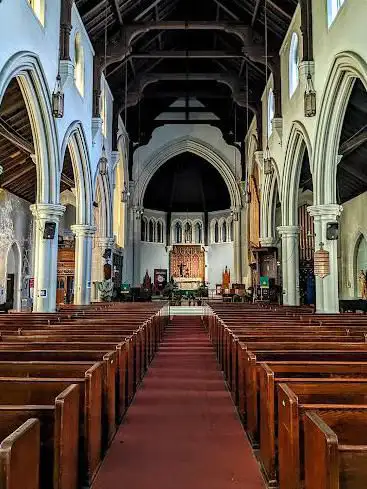 Holyrood Episcopal Church ~ Iglesia Santa Cruz