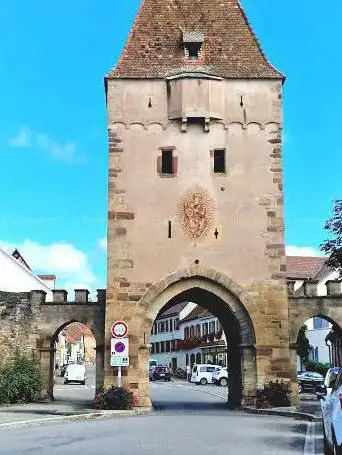 Porte historique de la vierge