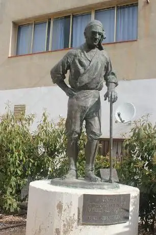 Escultura el pagès de Paco Morales