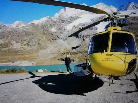 Chemin de fer rhétique dans les paysages de lâ€™Albula et de la Bernina