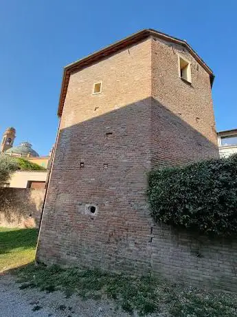 Mura di Serravalle