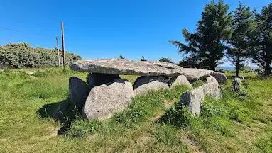 Allée couverte - dolmen