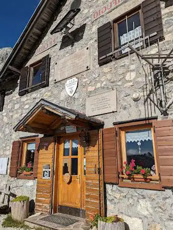 Rifugio Pier Fortunato Calvi