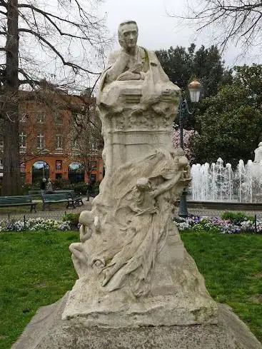 Monument Ã  Éphraïm Mikhaël