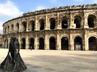 Nimeño II statue at Arenes