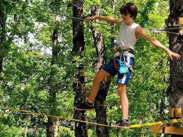 Parc aventure Accro-Tyro. Accrobranche Ã  Cordes sur Ciel