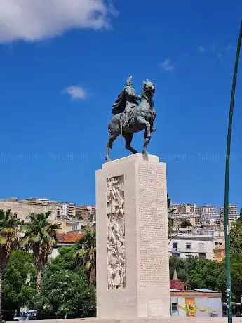 Monumento ad Armando Diaz