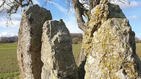 Les trois Menhirs d'Oppagne