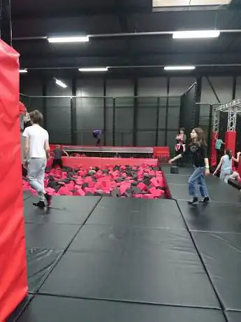 Jump City Trampoline Parc 77