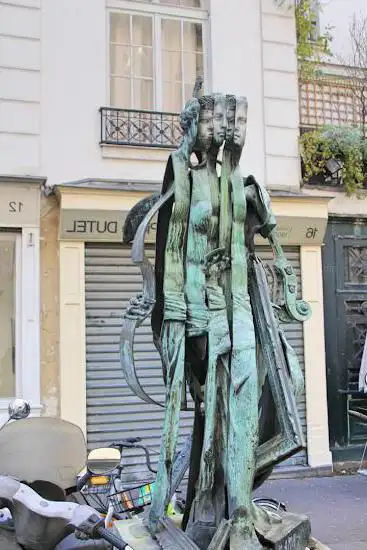 Statue Vénus des Arts par Arman