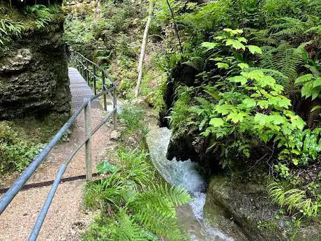 Felsentor und Findling Tüfelsschlucht