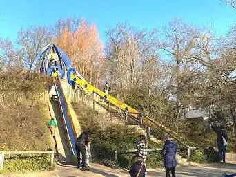 Air de jeux au parc floral : 3 toboggans