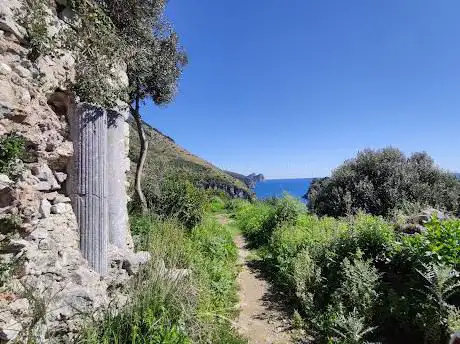 Track to Fiordo Di Crapolla