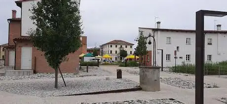 Piazza Enrico Zanella