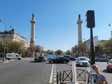 Les Colonnes de la Barrière du Trône