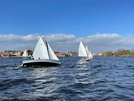 Sloep verhuur en zeilboot verhuur Kagerplassen Dieper-zicht V.O.F.