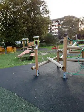 Wood Crescent Playground