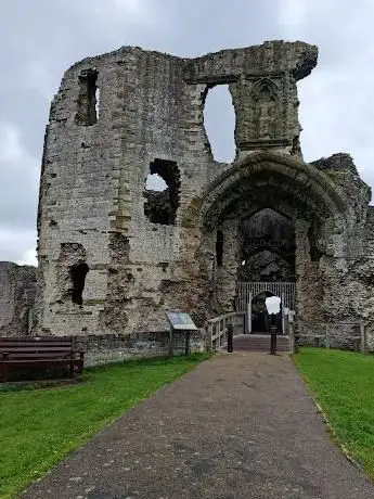 Denbigh Castle/ Castell Dinbych