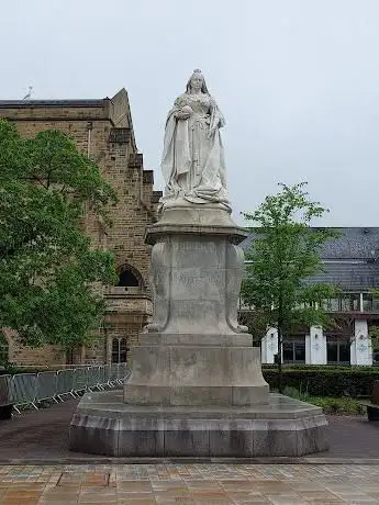 Queen Victoria Statue