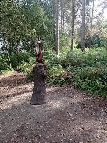 Squirrel statue (gruffalo)