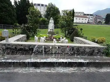 Estátua de Santa Bernardete