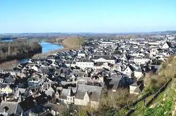 Vue sur Chinon et la Vienne