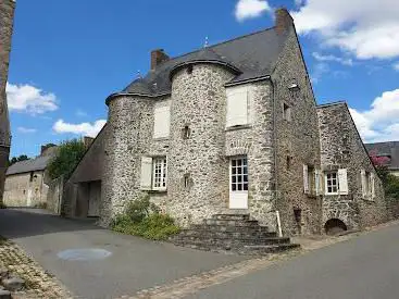 Église Saint-Pierre de Parné-sur-Roc