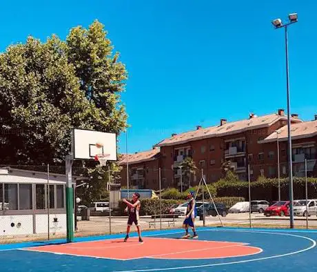 Campo da gioco libero basket calcetto tennis