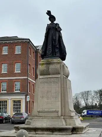 Statue of Queen Elizabeth The Queen Mother