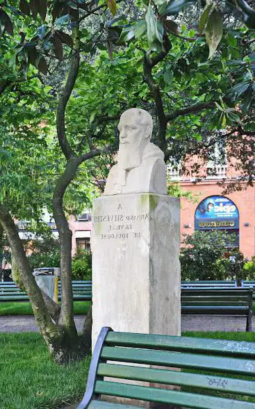 Monument Ã  Armand Silvestre