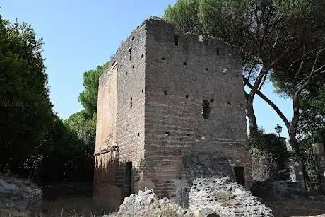 Secondo monumento in laterizio