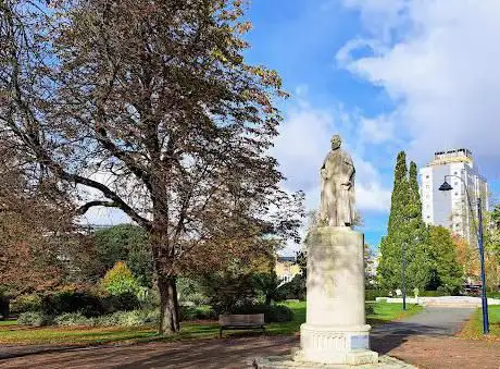 Richard Andrews Memorial