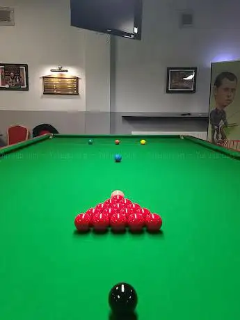 Cue Snooker Club