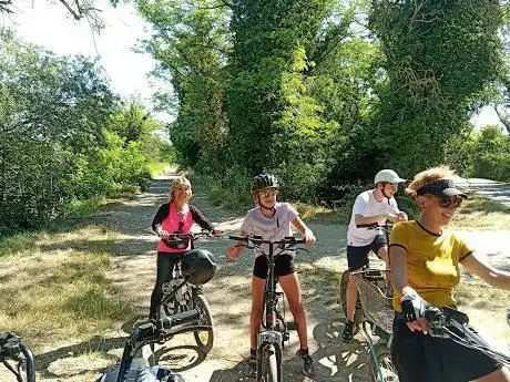 Happy tour la grande Motte visite guidée Ã  vélo électrique et trottinettes tout terrain