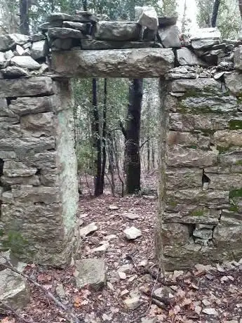 La Casina Senza Finestre e Senza Soffitto